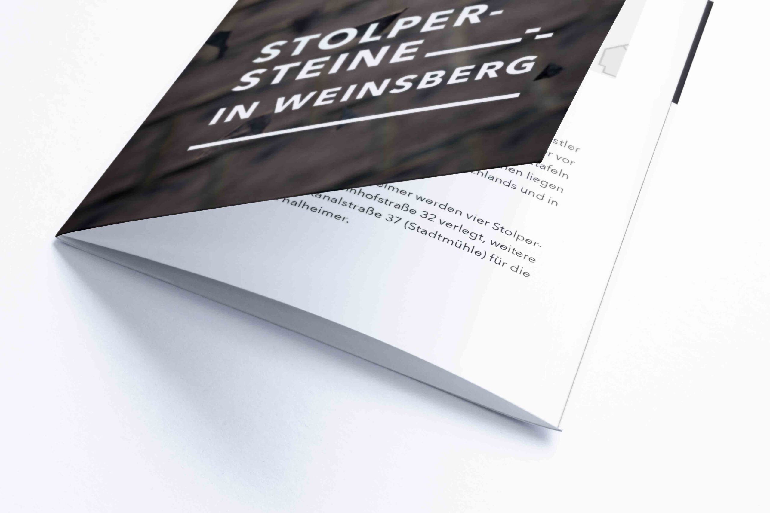 stolpersteine-stadt-weinsberg-flyer-gedenkflyer-juedisches-leben-im-ns-staat-werbeagentur-mowaja-kuhn-corporate-v4
